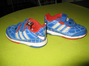 Продам детскую обувь Adidas Spider. (1 фото из 3)