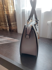 Yves Saint Laurent soma (2 foto no 3)