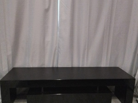 Продам тумбу под TV