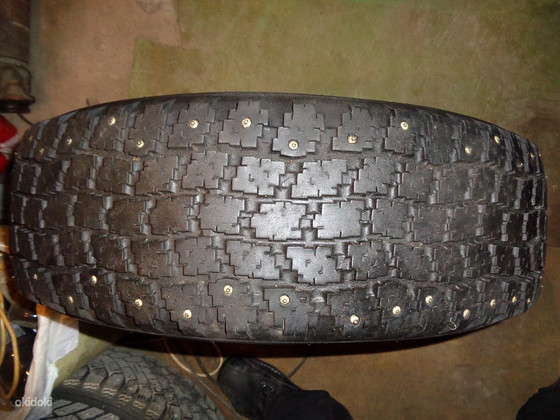 Шипованные шины Nokian 185/70R14 2 шт.