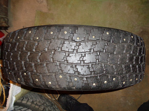 Naastrehvid Nokian 185/70R14 2 tk (1 foto / 3)