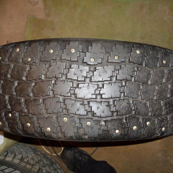 Шипованные шины Nokian 185/70R14 2 шт.