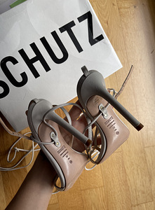 Кожаные сандалии Schutz (4 фото из 5)