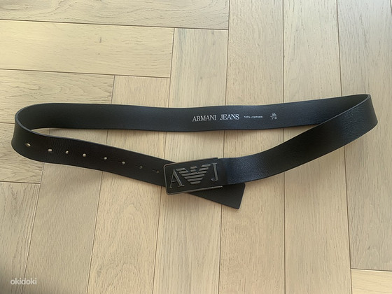 Оригинальный кожаный ремень Armani Jeans, размер 95/110.