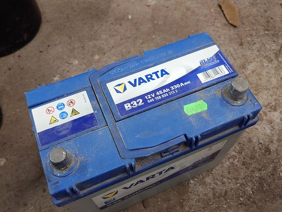 Varta B32 12В 45Ач 330А аккумулятор.