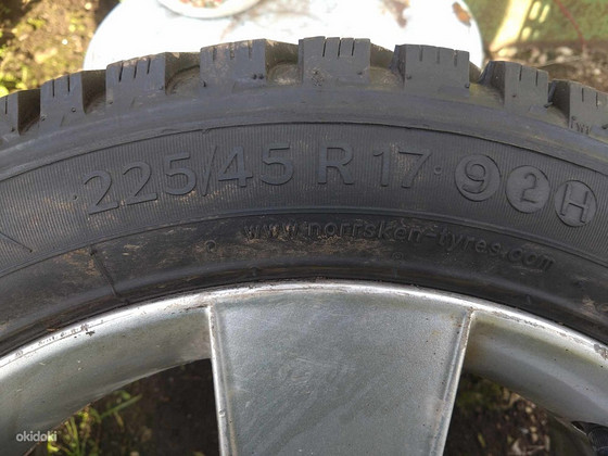 Диски с шипованной резиной 17" 224/45 Saabi оригинал