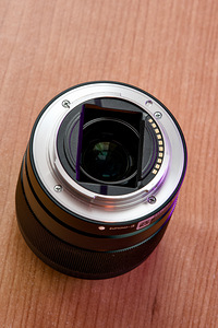 Sony 28mm f/2 (новый) (3 фото из 5)