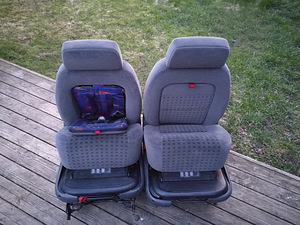 Ford Galaxy, VW Sharan integreeritud lasteiste (2 foto / 8)