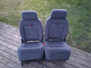 Ford Galaxy, VW Sharan integreeritud lasteiste (3 foto / 8)