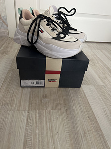 Tommy Jeans (1 фото из 2)