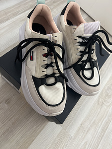 Tommy Jeans (2 фото из 2)
