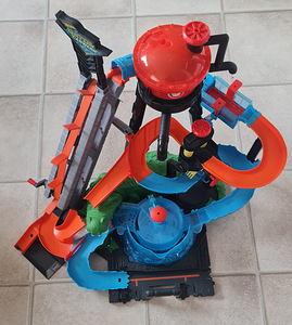 Hotwheels Krokodillirada (1 foto / 2)