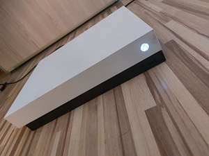 XBox One X 1 ТБ (1 фото из 8)