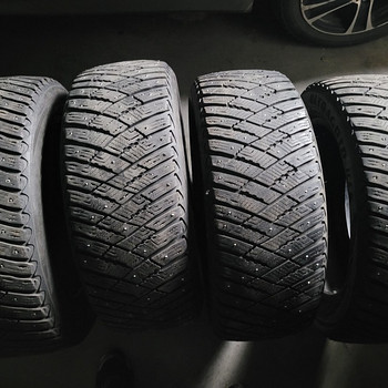 Good year 225/55R17 - 4TK