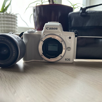Гибридная камера Canon