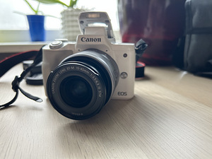 Гибридная камера Canon (2 фото из 3)