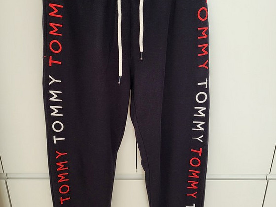 Tommy Hilfiger s