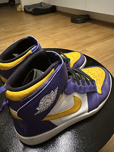 Jordan 1 Mid lackers (1 фото из 4)