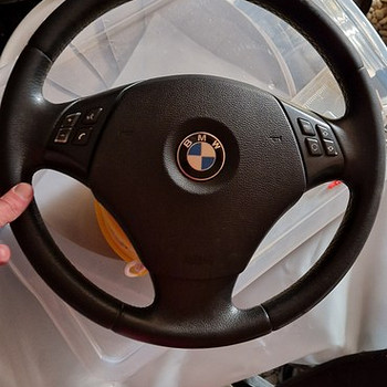 BMW e90 rooliratas