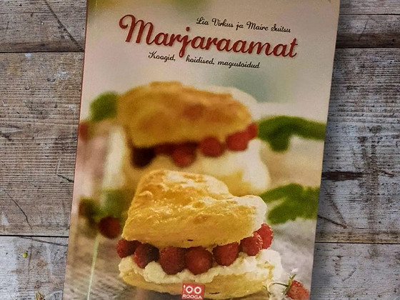 Кулинарная книга «Ягодная книга. Торты, варенье, десерты»
