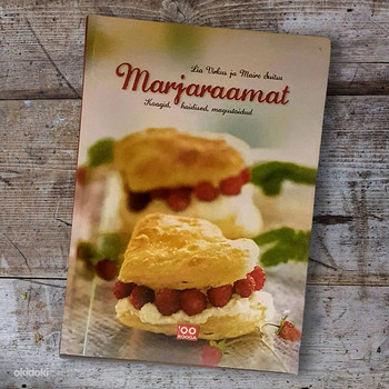 Kokaraamat "Marjaraamat. Koogid, hoidised, magustoidud"