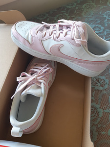 Кроссовки Nike (1 фото из 2)