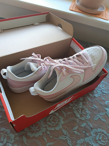 Кроссовки Nike (2 фото из 2)