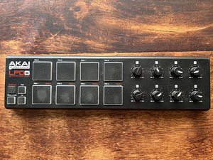 Akai lpd8 (1 foto / 1)