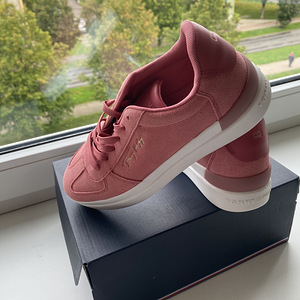 Uus tossud Tommy Hilfiger (1 foto / 4)