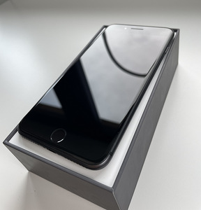 iPhone 8 plus (2 фото из 3)