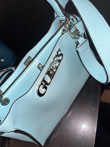 Сумка +кошелек guess (3 фото из 3)