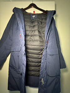 Зимняя парка HellyHansen, размер L (2 фото из 4)
