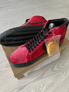 Nike SB Zoom Blazer Mid ISO RED (1 фото из 4)