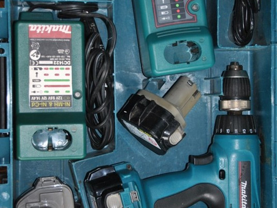 Аккумуляторная дрель Makita
