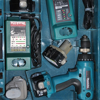 Аккумуляторная дрель Makita