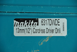 Аккумуляторная дрель Makita (7 фото из 8)