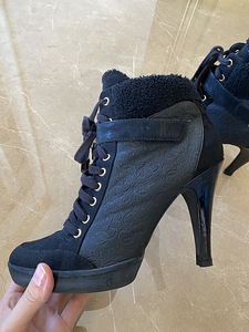GUESS suurus 40 (1 foto / 5)