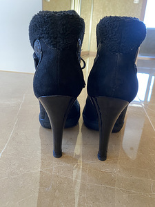 GUESS suurus 40 (5 foto / 5)