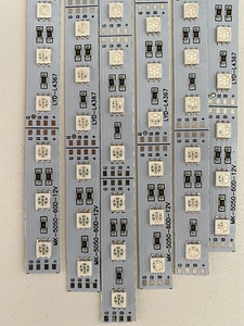 RGB led 5050 alum. riba (5x500mm, pult, ir-modul ja adapter) (3 foto / 4)