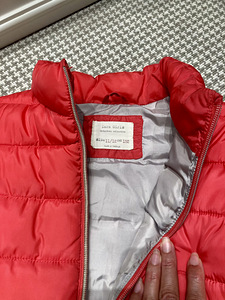 Жилет Zara; жилет H&M (5 фото из 5)