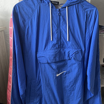 Müüa NIKE jope