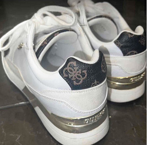 Женские кроссовки/туфли GUESS (2 фото из 2)
