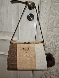 Uus Guess Womens Leather Rhoda Shoulder Handbag. (2 foto / 9)
