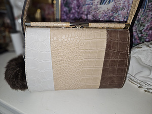 Uus Guess Womens Leather Rhoda Shoulder Handbag. (6 foto / 9)