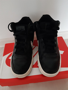 Кроссовки NIKE (2 фото из 2)