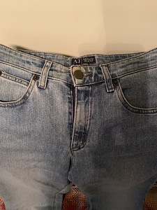 Naiste teksad AJ Armani Jeans (1 foto / 2)