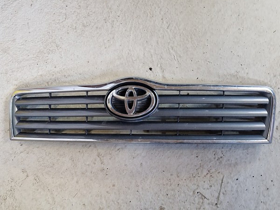 Передняя решёткаToyota Corola