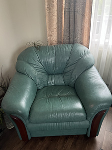 Nahast diivan ja kaks tugitooli (1 foto / 3)