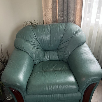 Nahast diivan ja kaks tugitooli