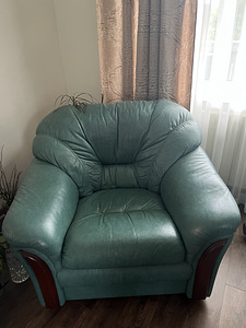 Nahast diivan ja kaks tugitooli (3 foto / 3)